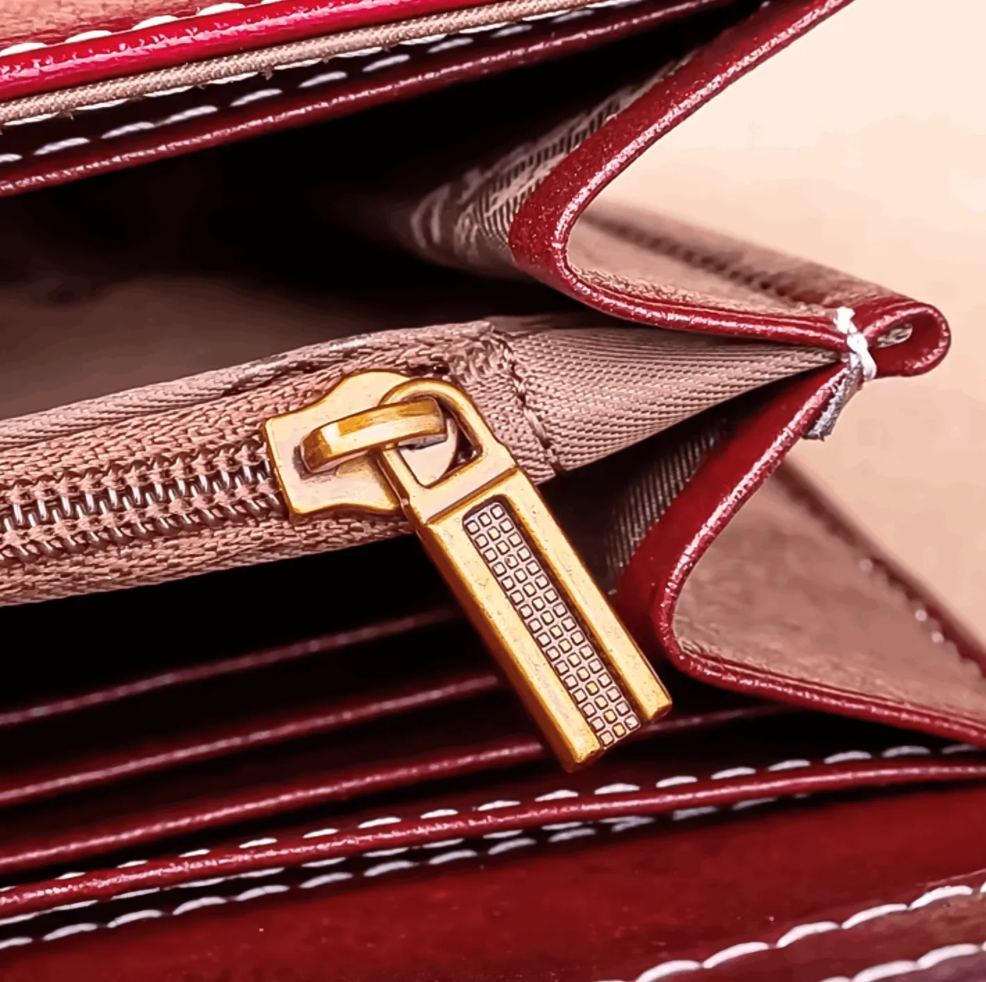Bee Luxury Leather Wallet - RFID blocking