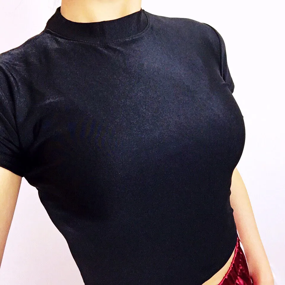 HIGH NECK SLEEK CROP TOP
