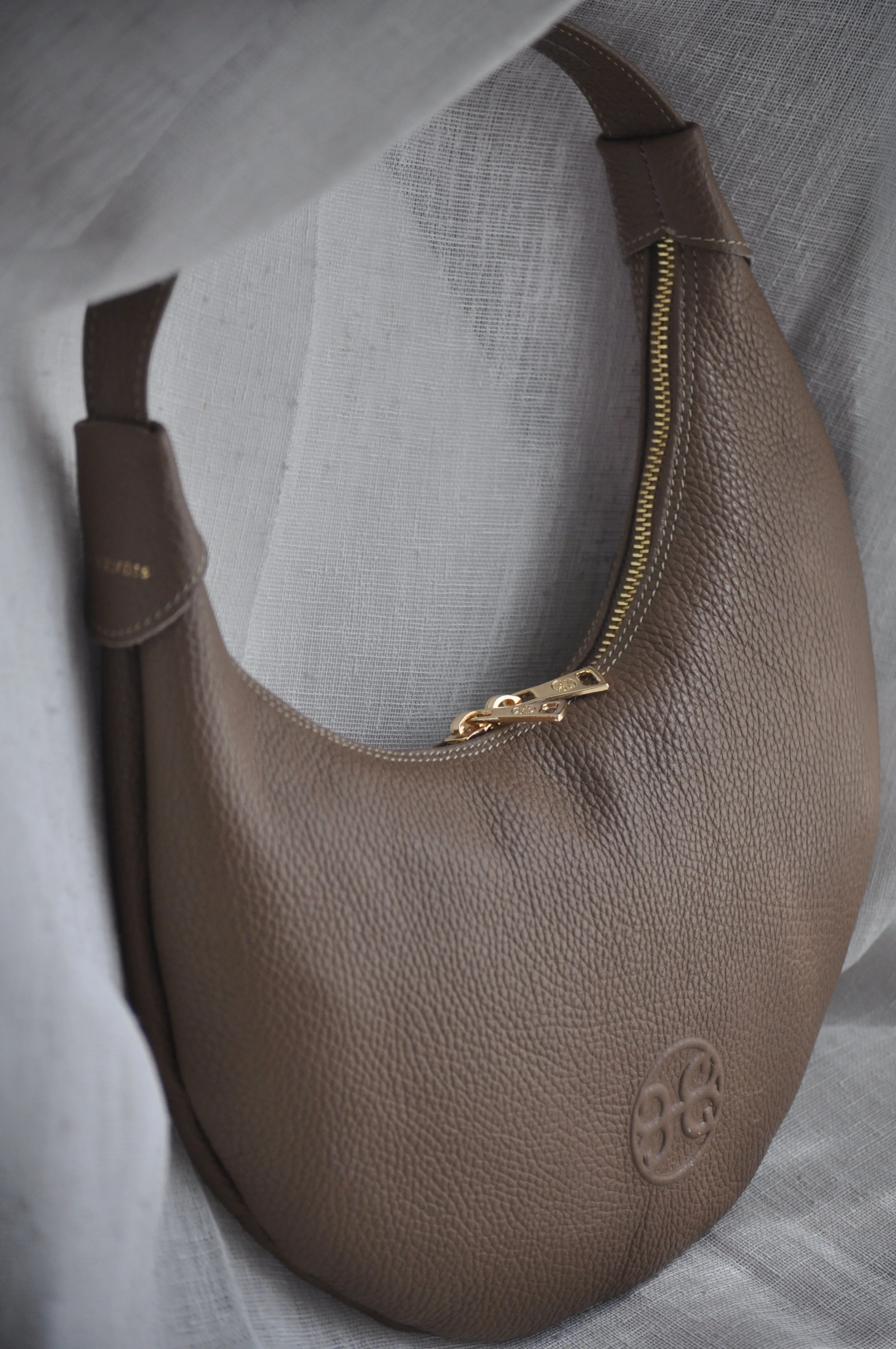 Ophelia Small Leather Shoulder Bag - Biscotti