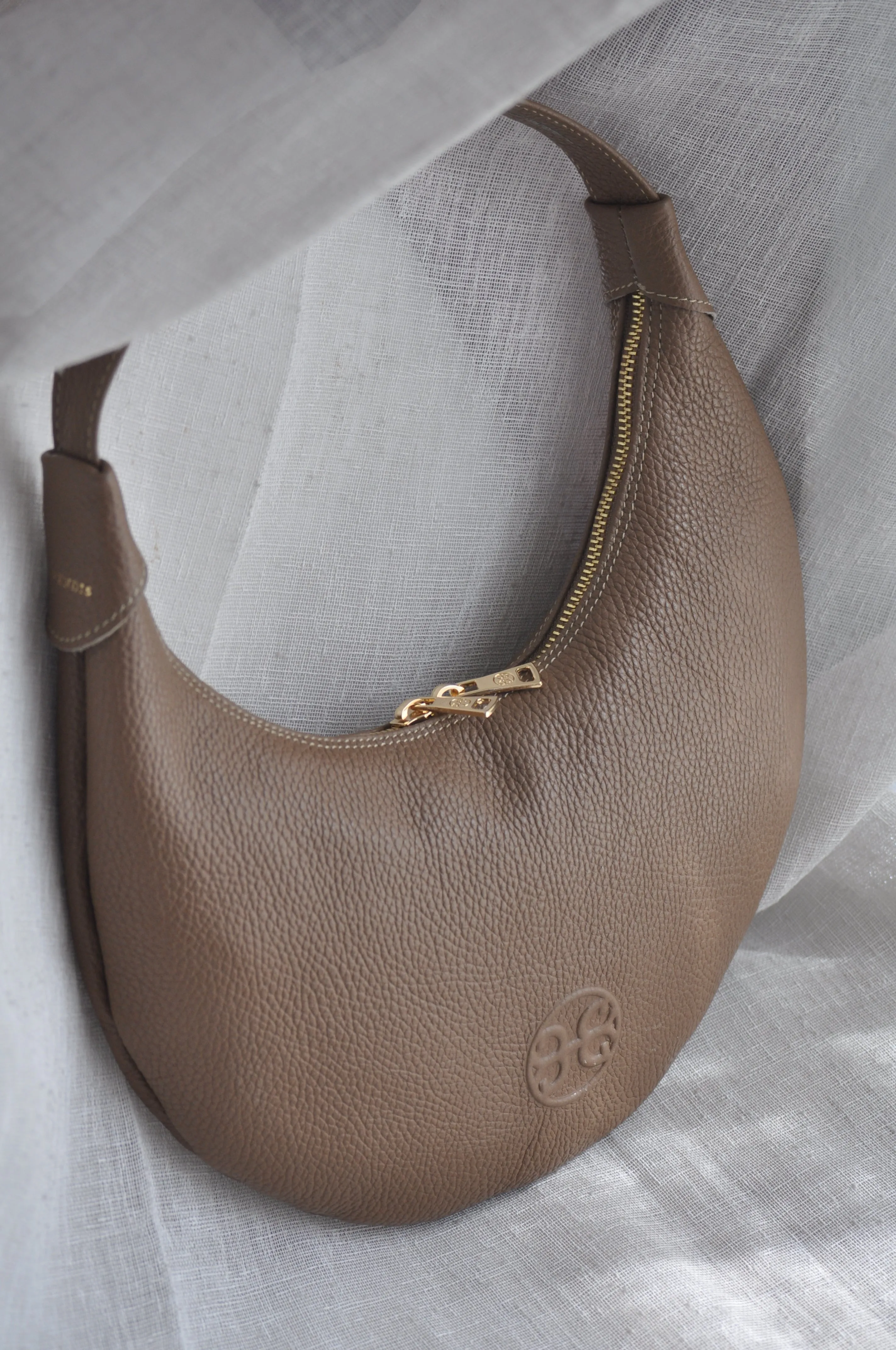 Ophelia Small Leather Shoulder Bag - Biscotti