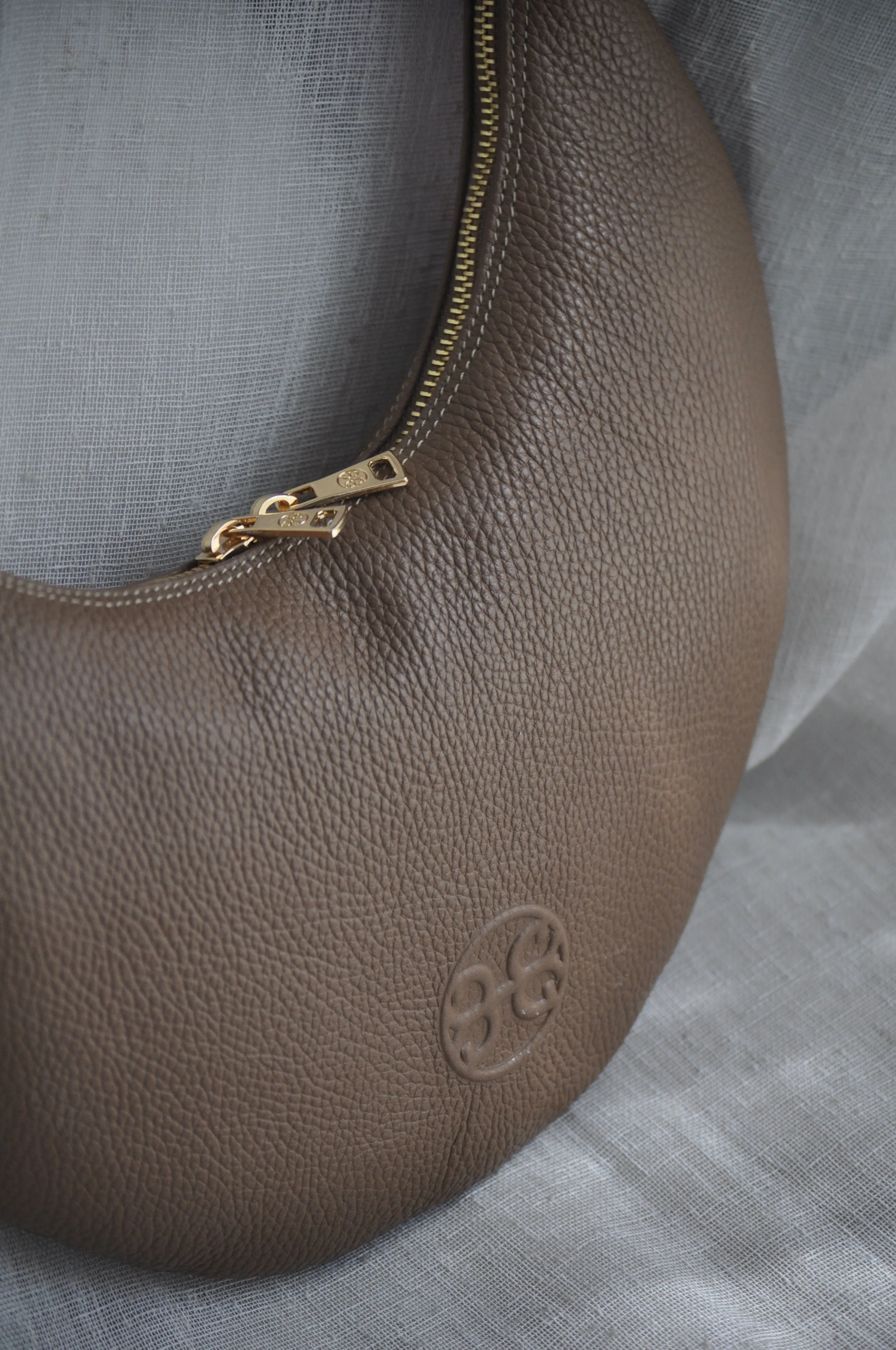 Ophelia Small Leather Shoulder Bag - Biscotti
