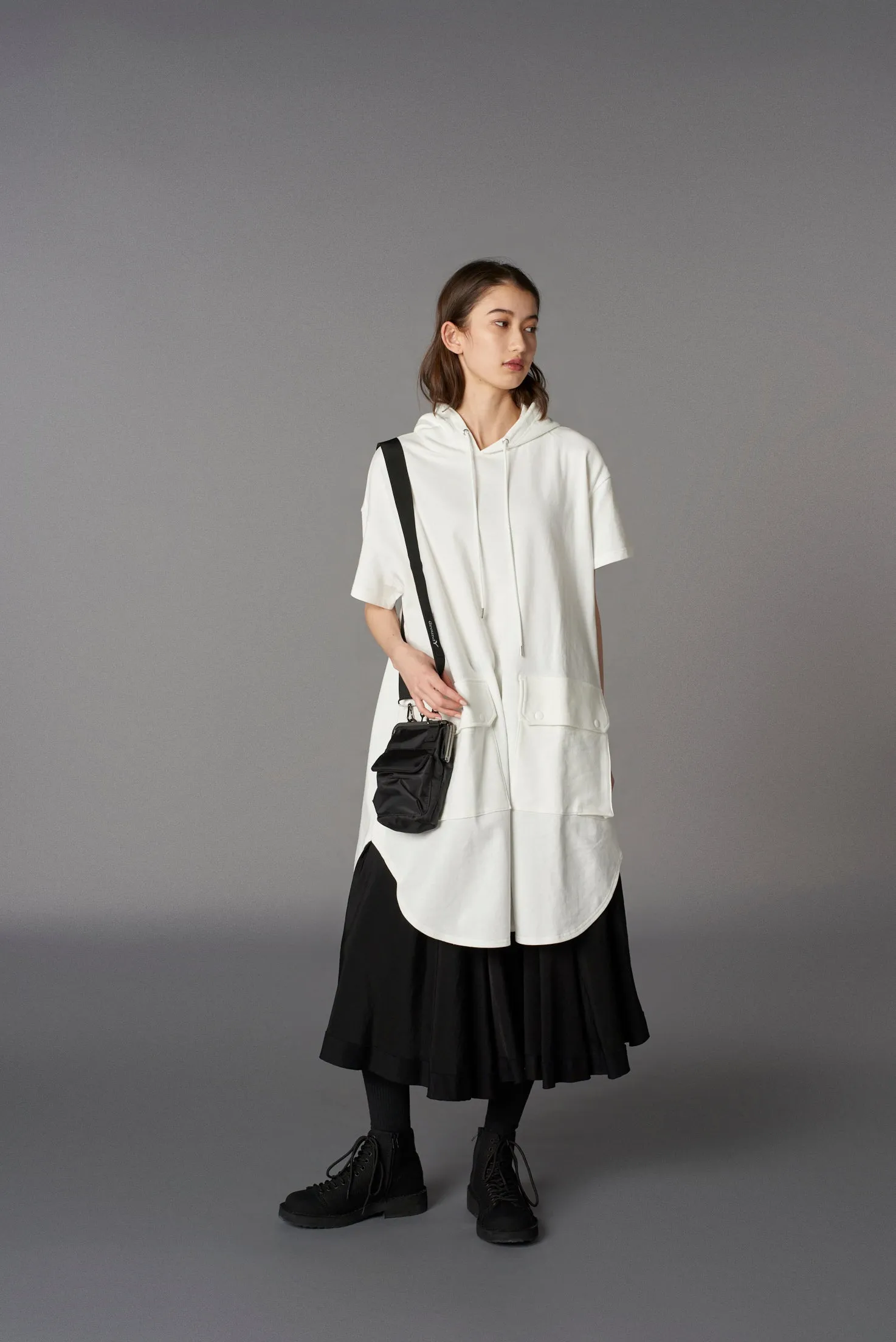 SHOULDER BAG WITH CLASP CLOSURE
