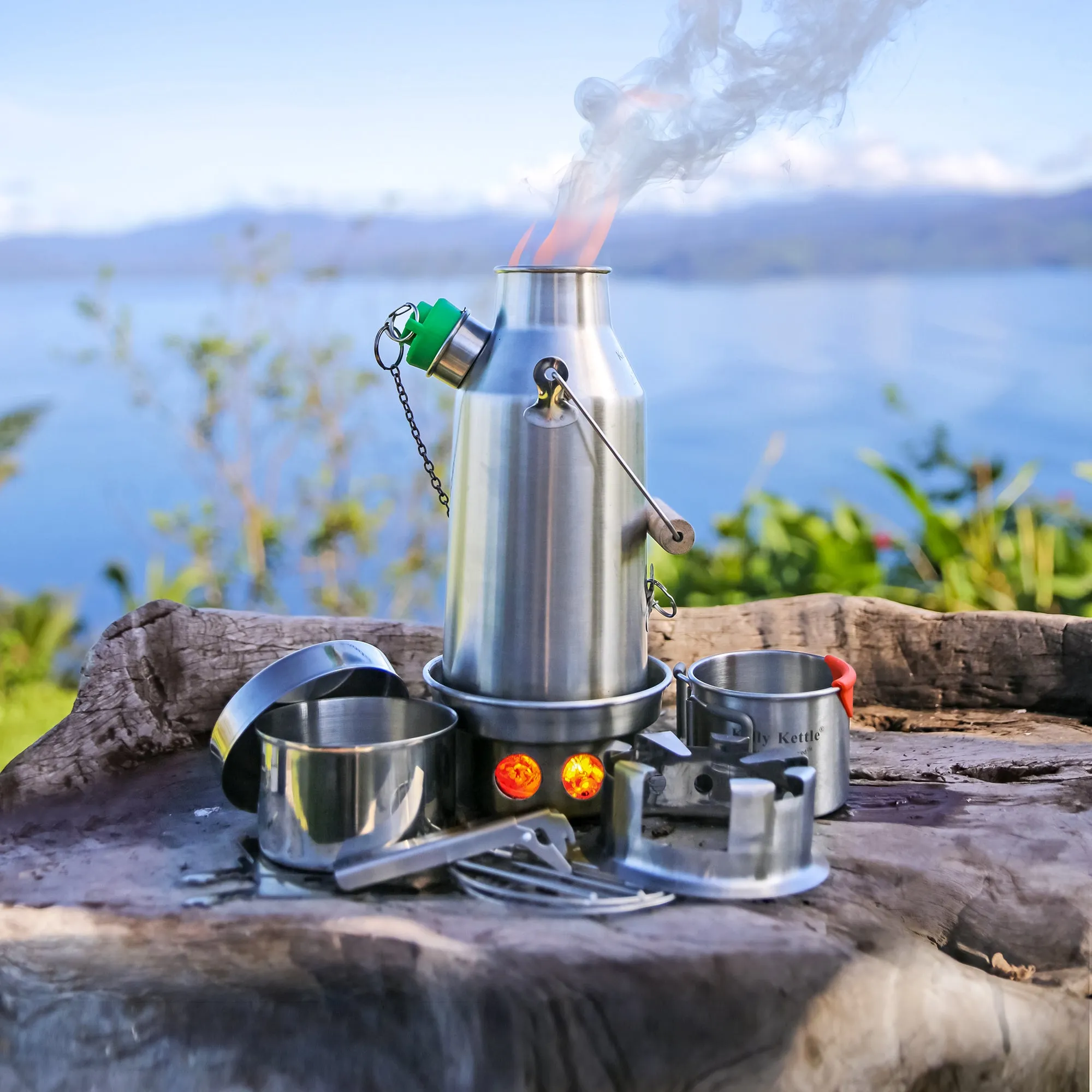 The Trekker 0.6L Stainless Steel Kelly Kettle and Kit